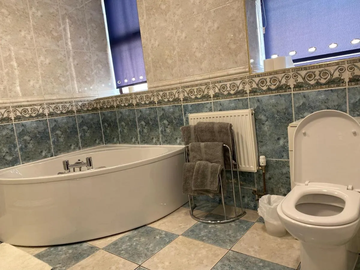 Cosy 2 Bed Flat In Swansea - Home Away From Home 0*,